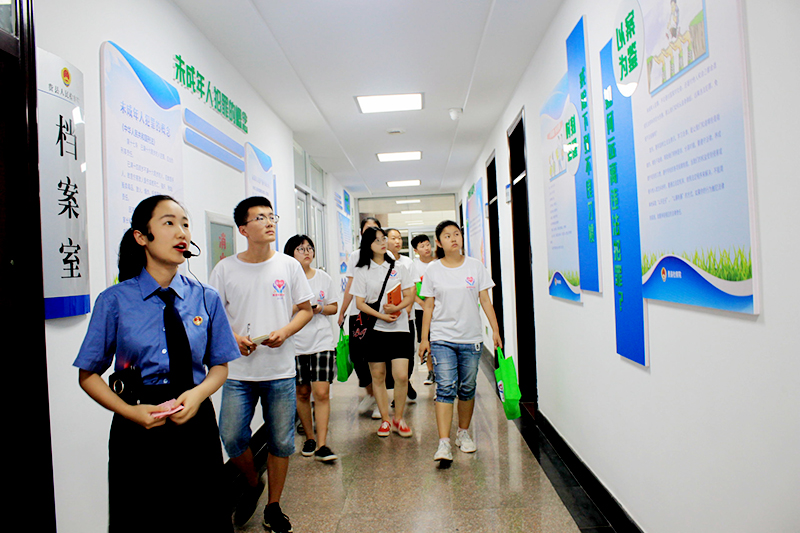 0-5“滴水涟漪”志愿服务团到人民检察院参观学习.jpg